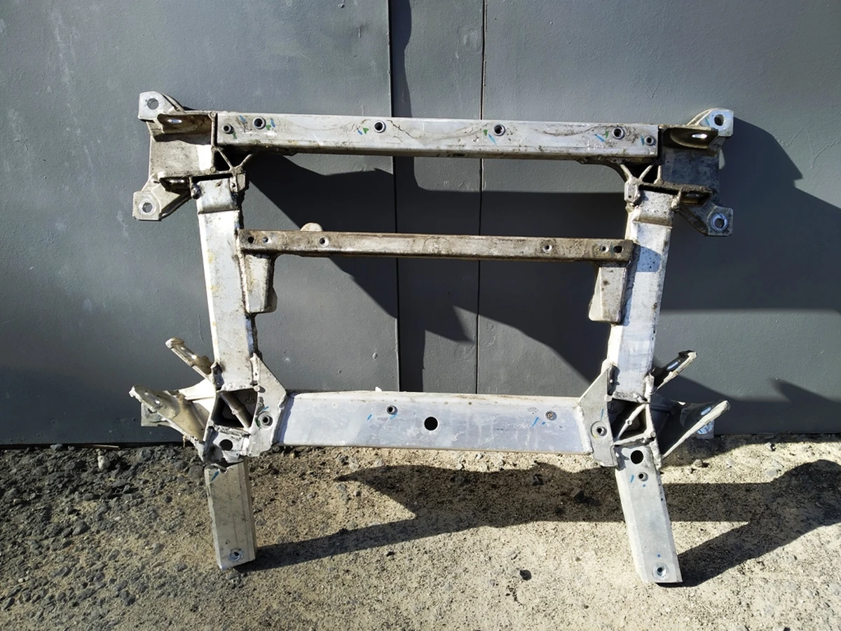 1 Front subframe (damaged) Tesla model X 1027516-00-E