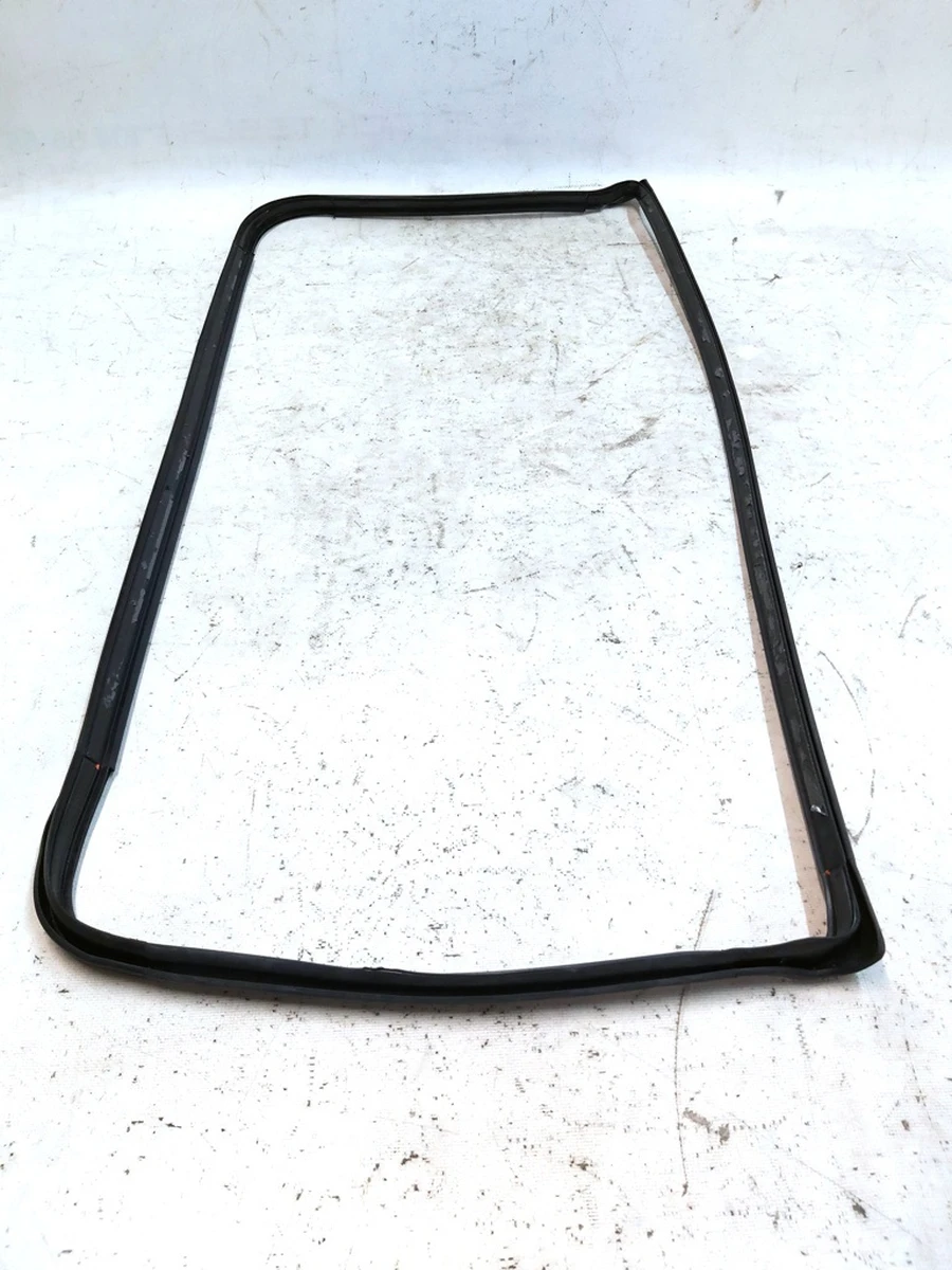 1 Уплотнитель верхней панели двери задней левой Tesla model X 1483697-00-B