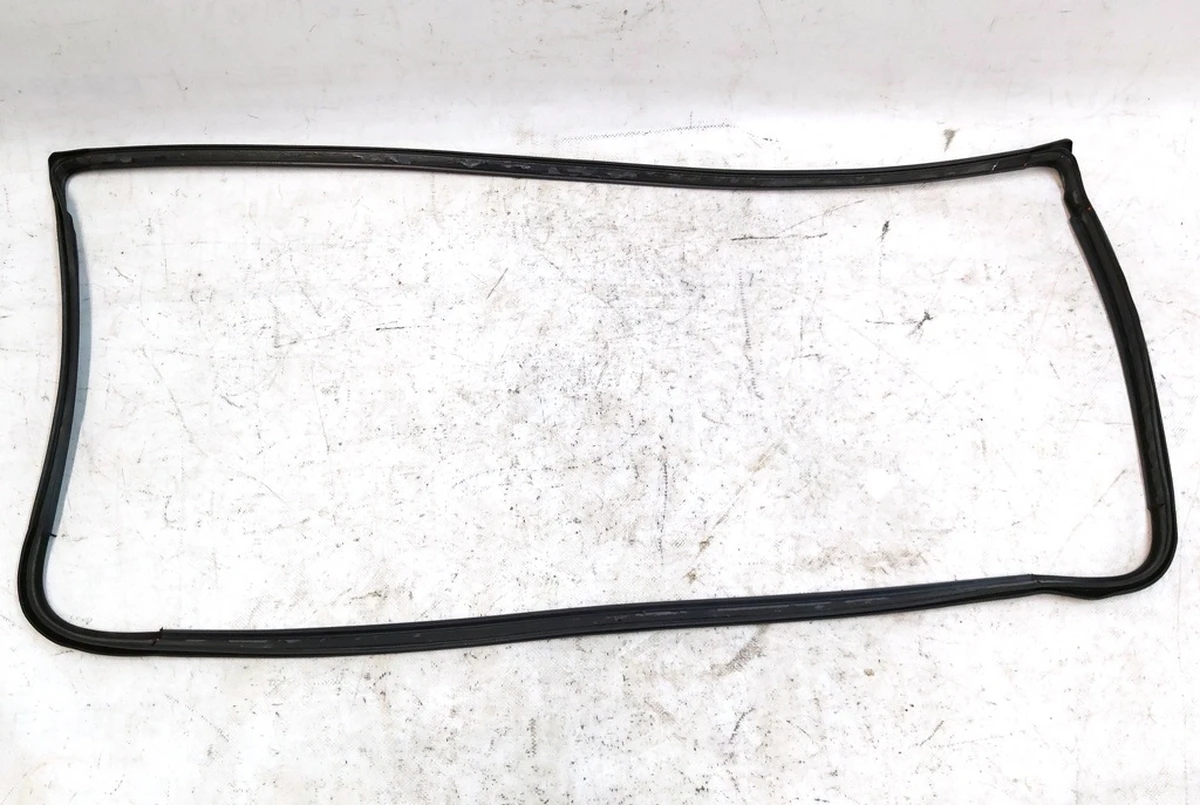 1 Уплотнитель верхней панели двери задней левой Tesla model X 1483697-00-B