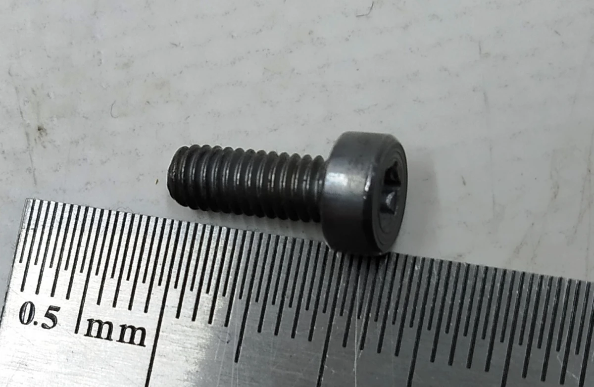 Screw for fixing the rear corner door seal Tesla model X 1049422-00-E