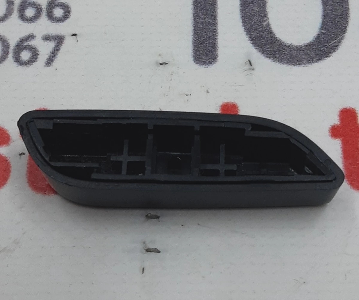 3 Кнопка регулювання (глянець) положення нижньої частини пасажирського сидіння Tesla Model S REST, Model X 1049540-00-B