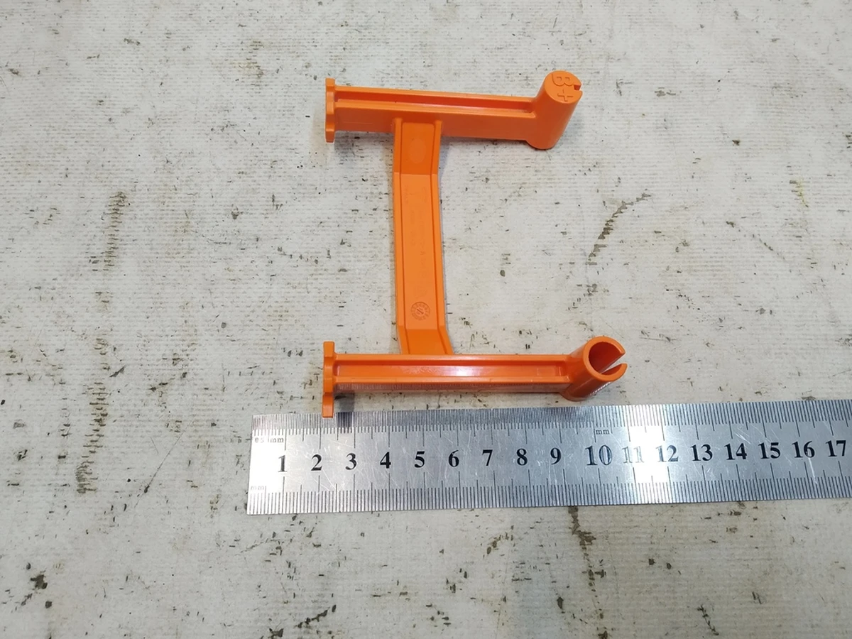 Роз'єм кабельний розподільчої коробки високої напруги Tesla model S 1049907-00-A