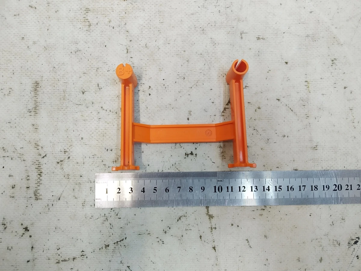 Роз'єм кабельний розподільчої коробки високої напруги Tesla model S 1049907-00-A