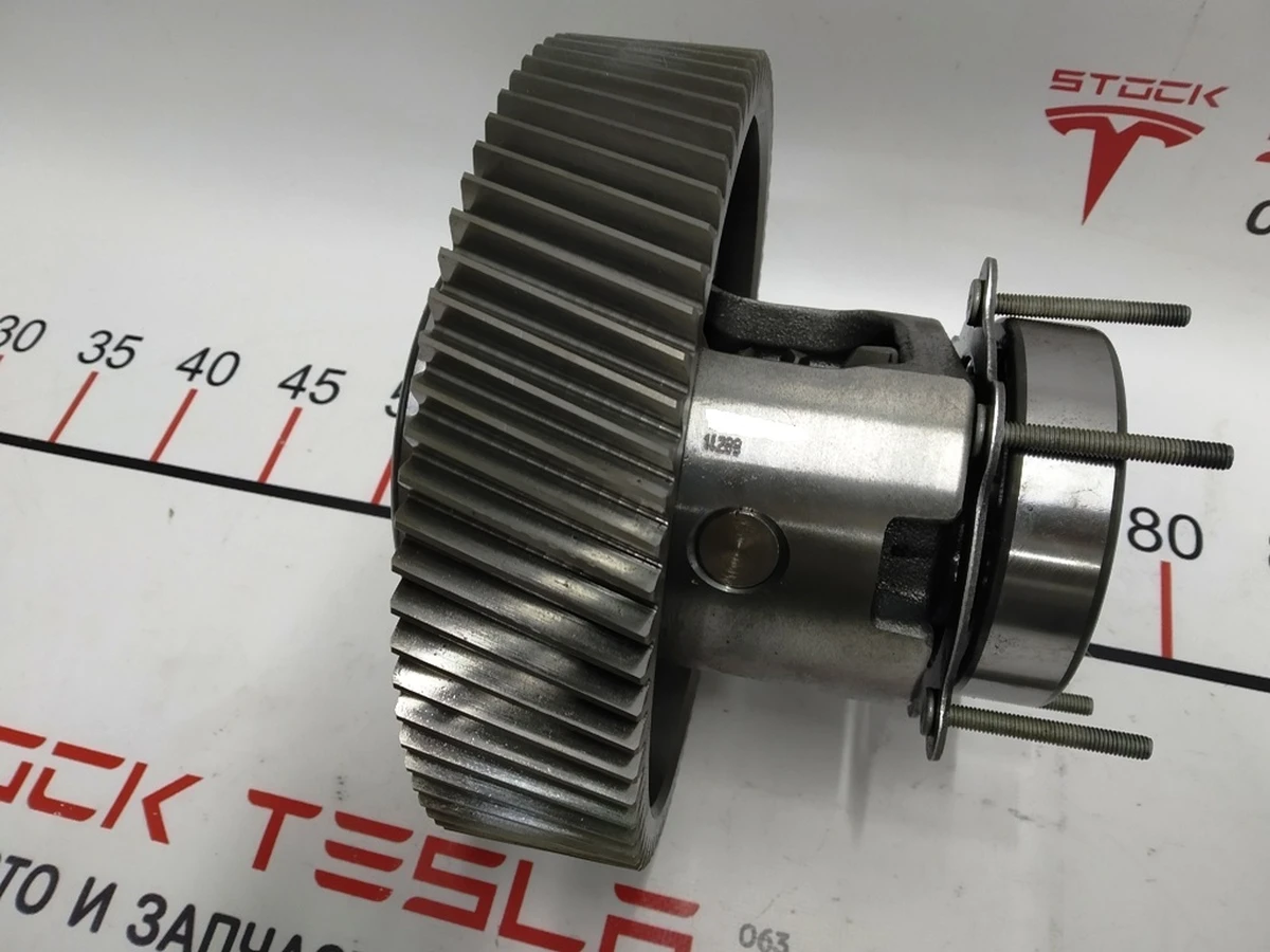 1 Gearbox main gear with differential and bearing assembly Tesla model S 1050167-00-B