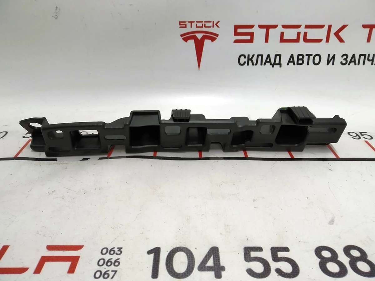 5 Bracket for fastening the upper front-left lining of the doorway of the falcon door Tesla model X 1059179-00-B