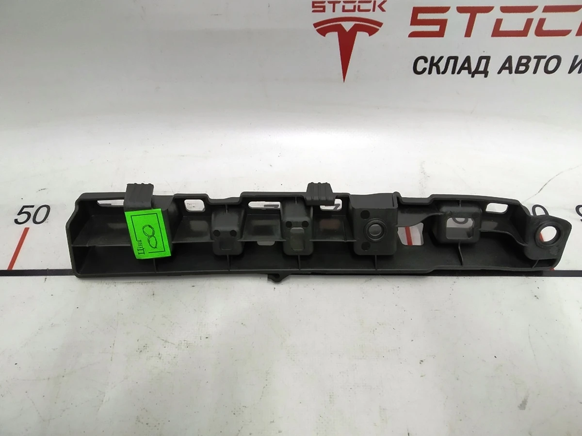 5 Bracket for fastening the upper front-left lining of the doorway of the falcon door Tesla model X 1059179-00-B