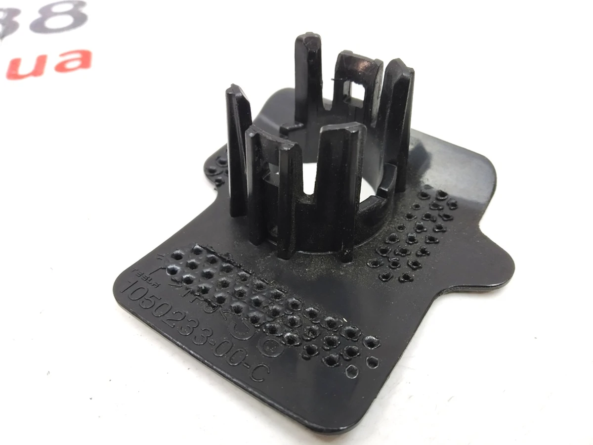 8 Mounting bracket for parking sensors S8 Tesla model S 1048523-00-B