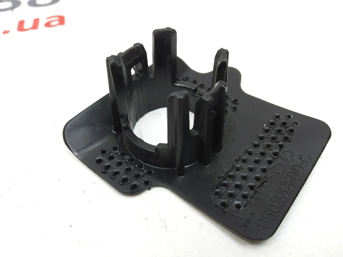 8 Mounting bracket for parking sensors S8 Tesla model S 1048523-00-B