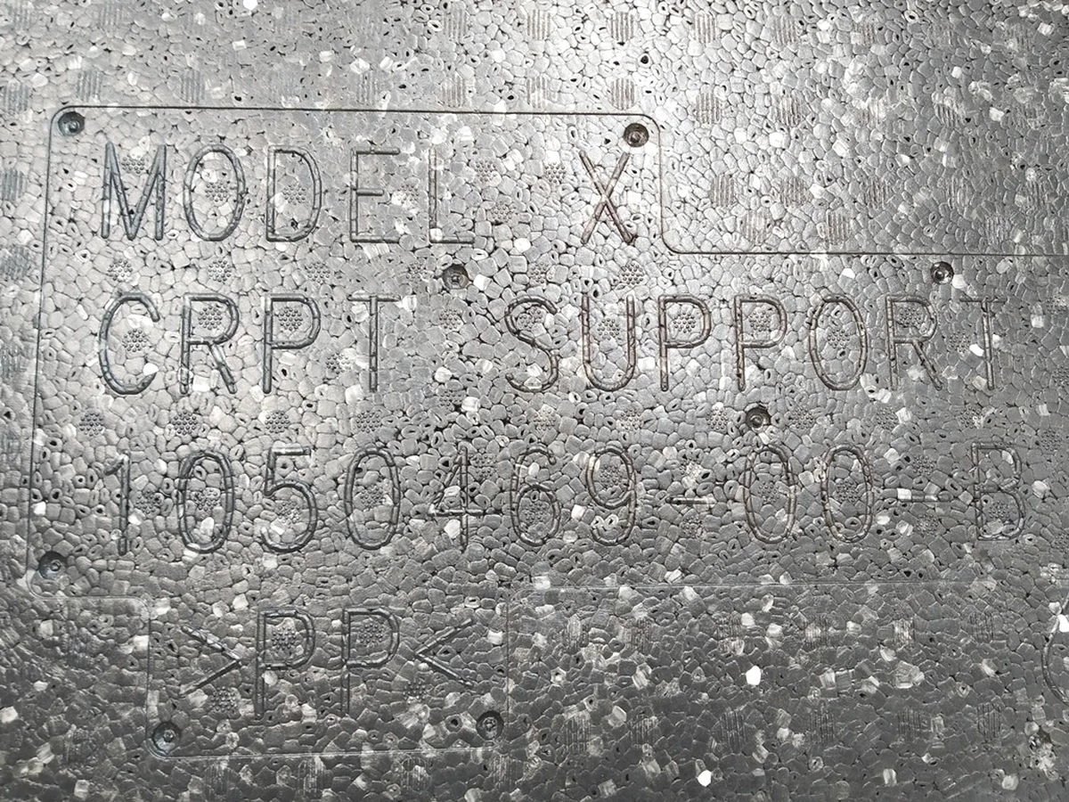 3 Панель заповнення пустот (1-й ряд) первинна підтримка килимів водійський Tesla Model X 1050469-99-C