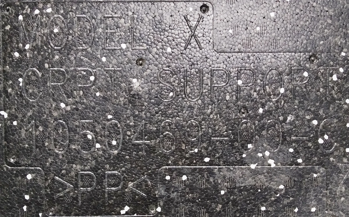 3 Панель заполнения пустот (1-й ряд) первичная поддержка ковров водительский Tesla model X 1050469-99-C