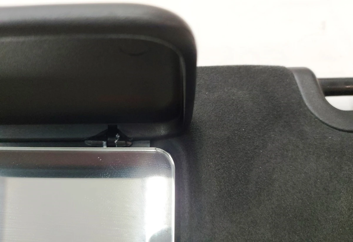 Козирок сонцезахисний лівий ALC BLK US із пошкодженням Tesla model S, model S REST 1050619-02-A