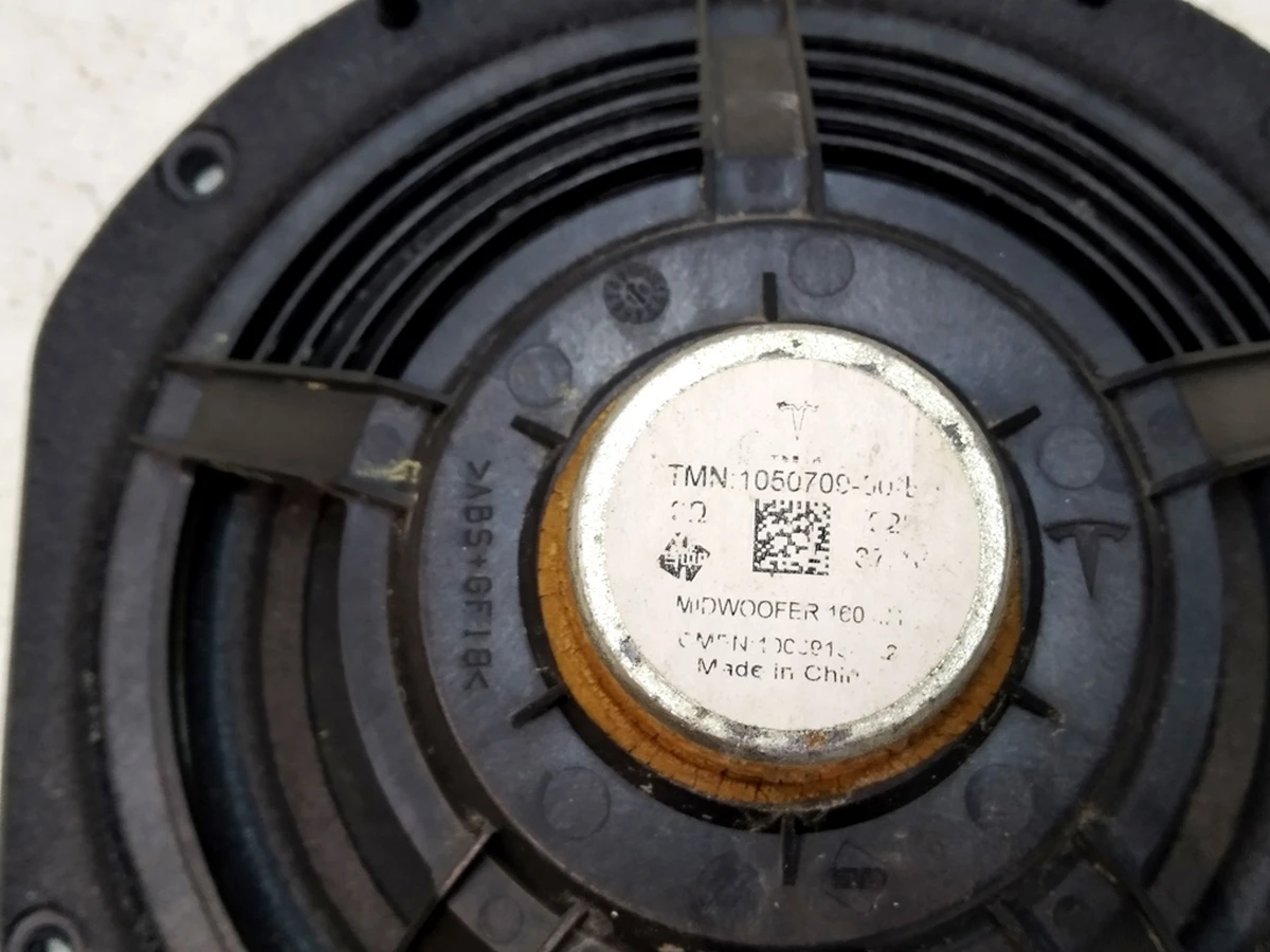 8 Динамик аудиосистемы 160 мм задней двери левой/правой Tesla Model X 1050709-00-B