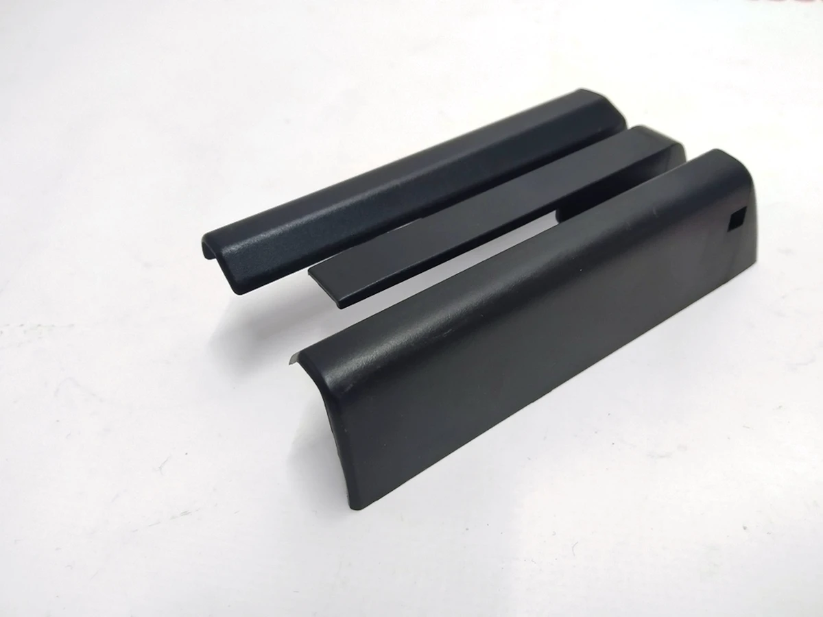 8 Заглушка салазки сиденья задняя левая Tesla model S, model S REST 1051475-00-A