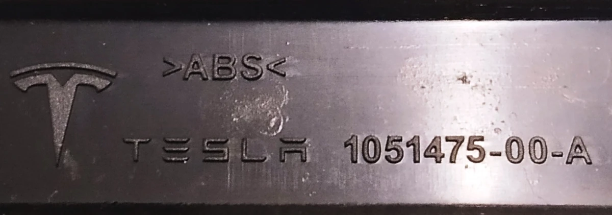 8 Заглушка салазки сиденья задняя левая Tesla model S, model S REST 1051475-00-A