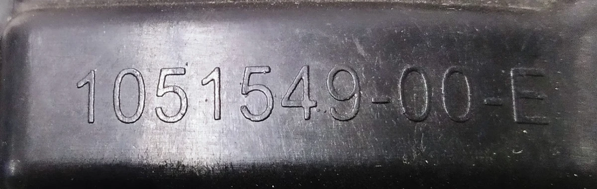 Кронштейн облицовки верхний стойки C задней левой двери Tesla Model X 1055050