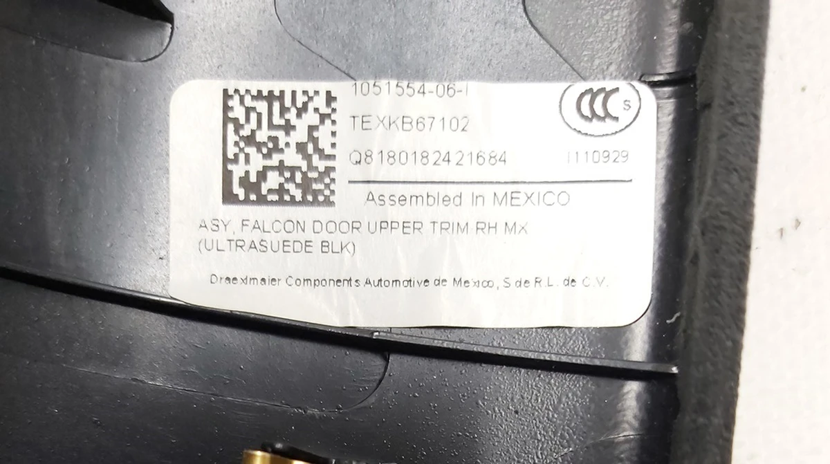 6 Облицовка верхнего стекла двери задней правой ULTRASUEDE BLK Tesla Model X 1051554-06-J