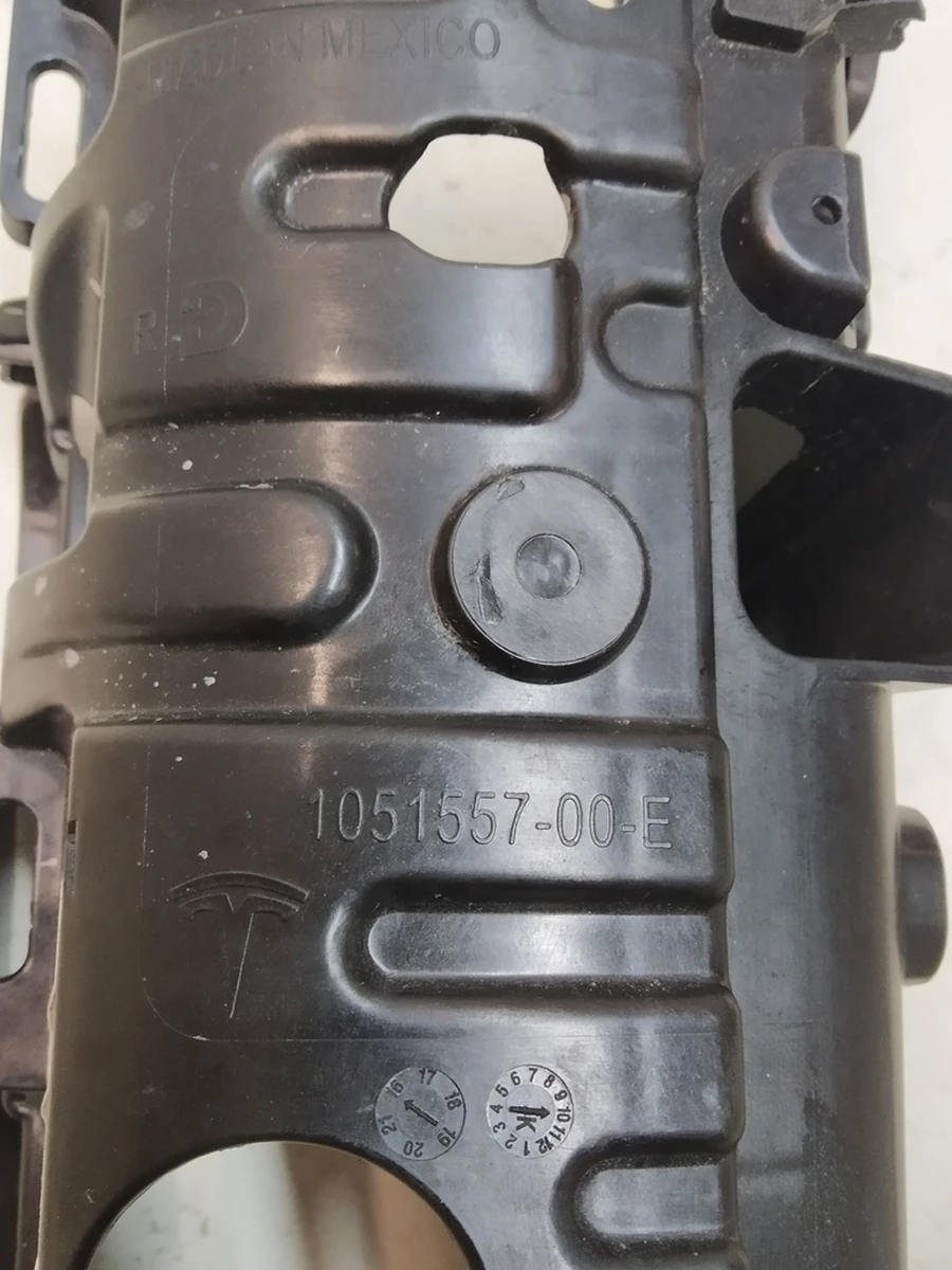 1 Bracket for door trim, upper front rear right hand, assy Tesla Model X 1055010