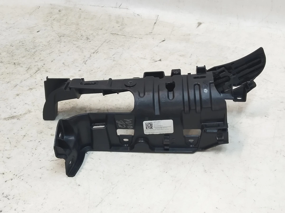 4 Кронштейн облицовки верхней стойки C задней правой двери в сборе Tesla Model X 1055012