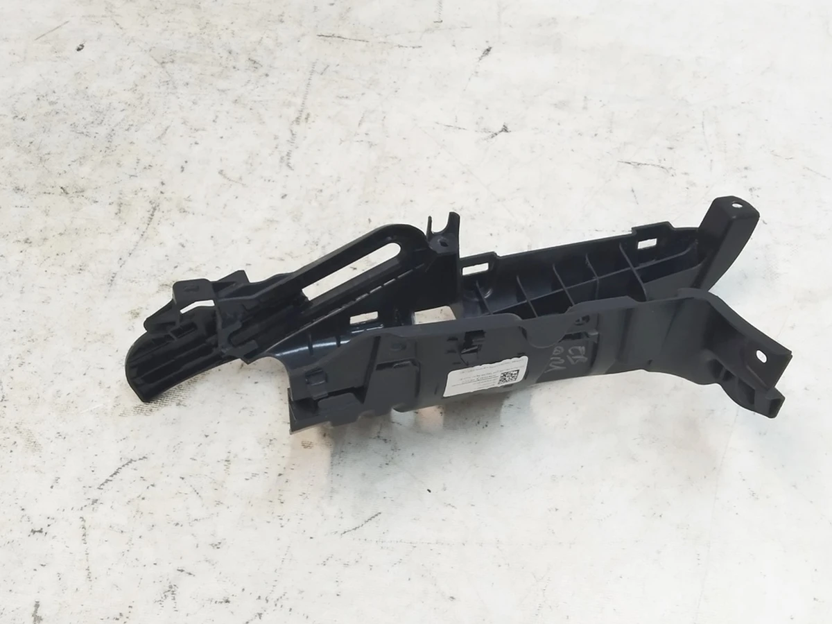 4 Кронштейн облицовки верхней стойки C задней правой двери в сборе Tesla Model X 1055012