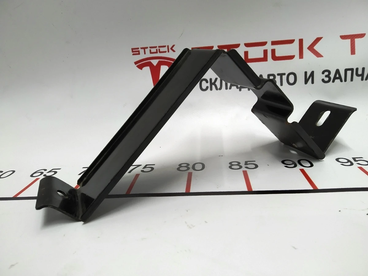 17 Кронштейн крепления АКБ AWD Tesla model S REST 1051743-00-C