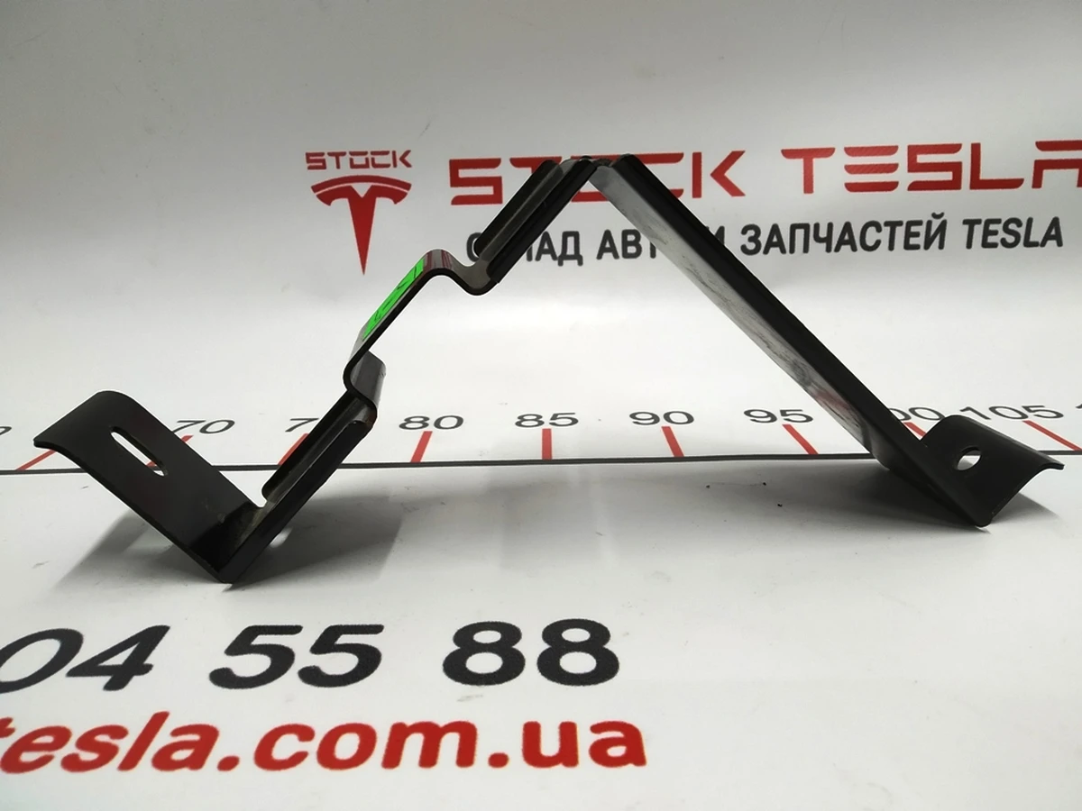 17 Кронштейн крепления АКБ AWD Tesla model S REST 1051743-00-C