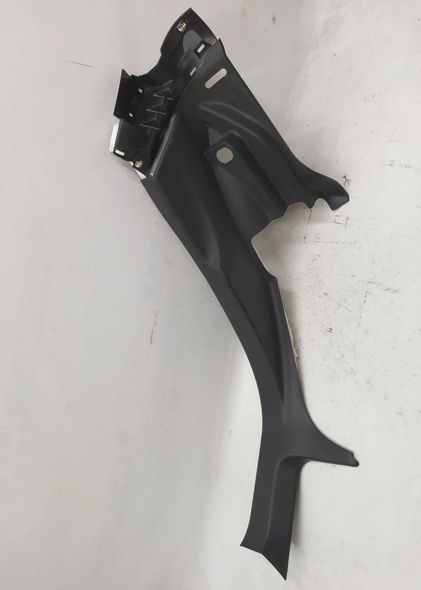 17 Облицювання стійки C нижня права PUR BLACK GRAPH Tesla S, model S REST