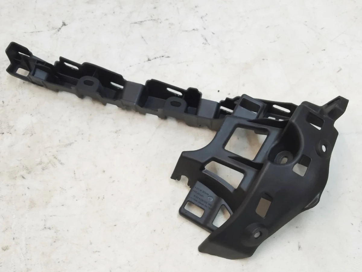 6 Кронштейн облицовки стойки B верхний левый Tesla Model X 1056079-00-E