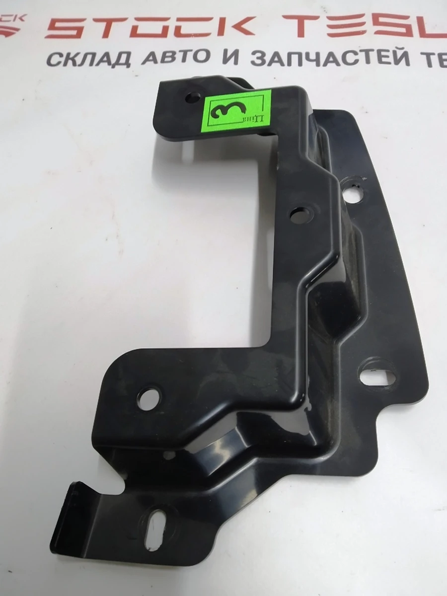 4 Кронштейн модулів гальма стоянки та управління підсвічуванням Tesla model S, model S REST 1051906-00-A