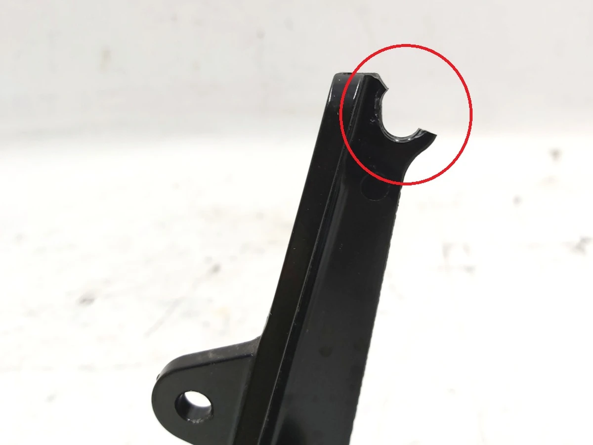 16 Кронштейн крепления стойки В правый с повреждением Tesla model X 1052518-00-H