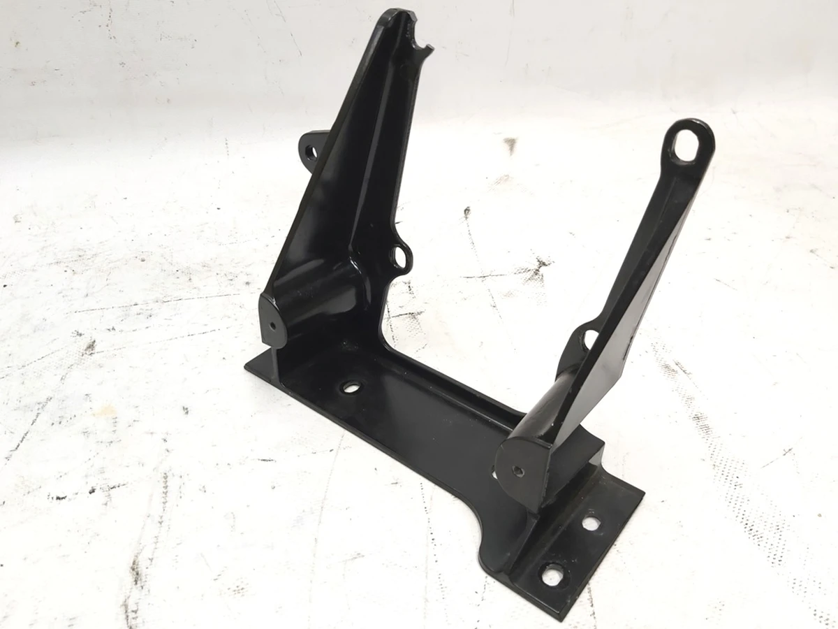 16 Кронштейн крепления стойки В правый с повреждением Tesla model X 1052518-00-H