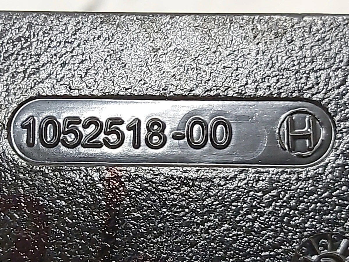 16 Кронштейн крепления стойки В правый с повреждением Tesla model X 1052518-00-H