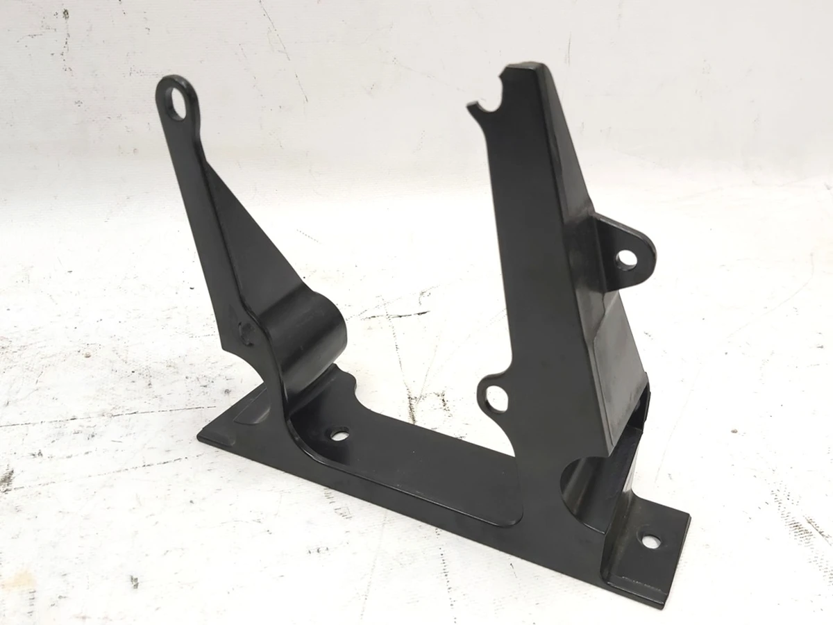 16 Кронштейн крепления стойки В правый с повреждением Tesla model X 1052518-00-H