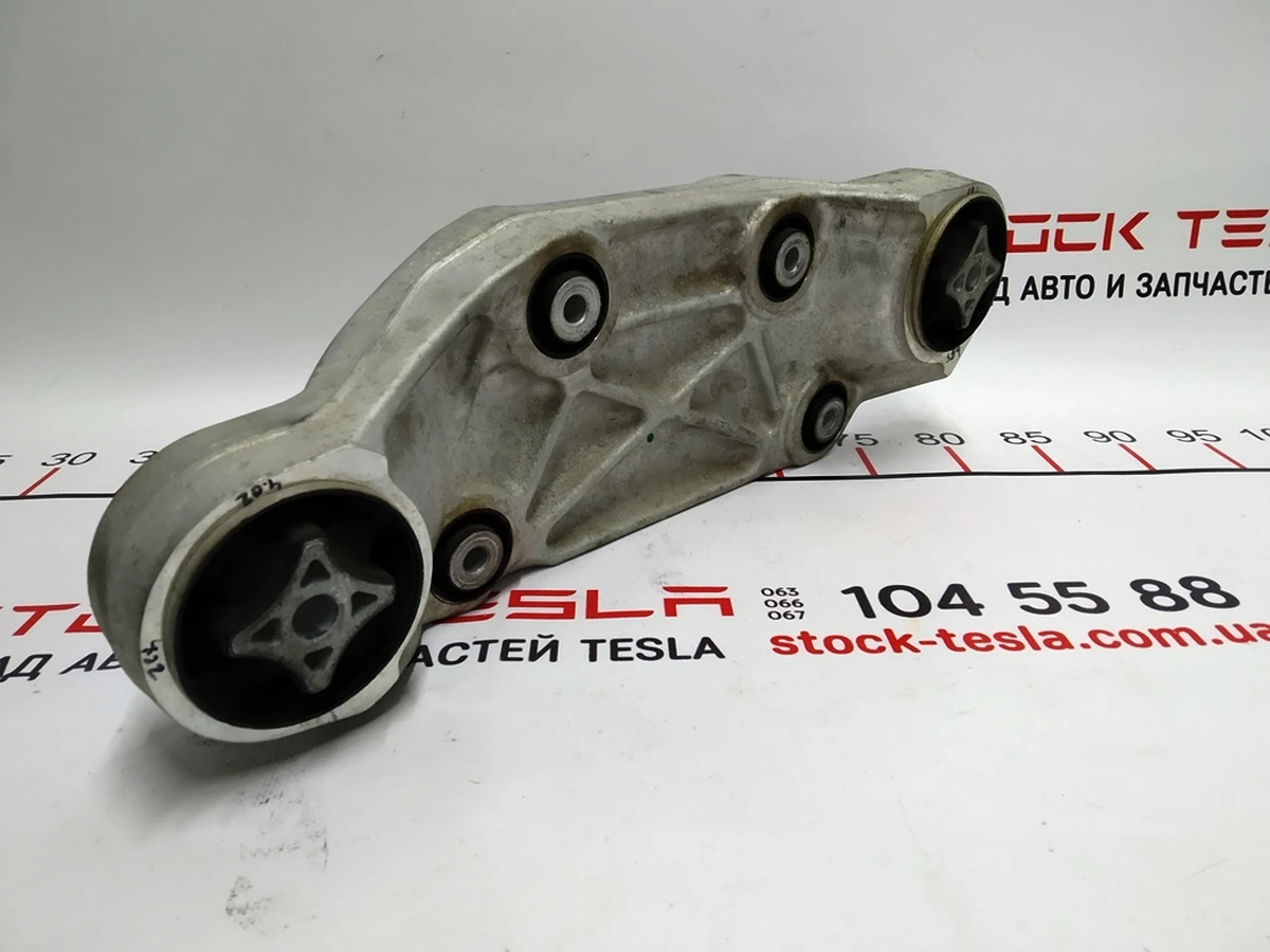 13 Кронштейн кріплення двигуна передньої підушки правої некондиції AWD Tesla model S, модель S REST, модель X 1052783-00-C