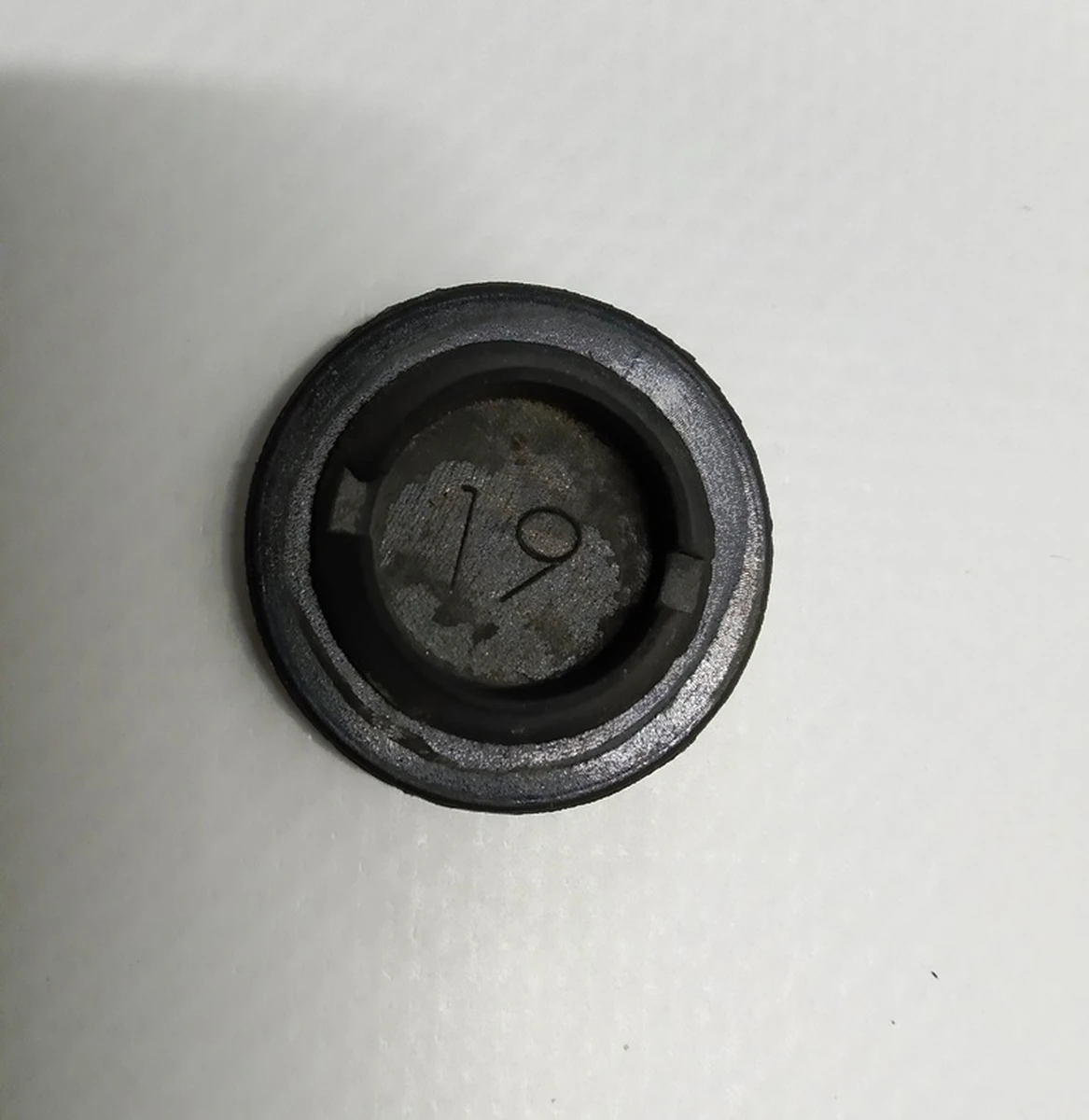 11 Заглушка гумова (діаметр 19 мм) Tesla model 3 1052817-00-C