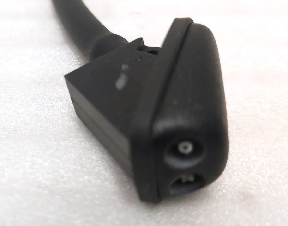 1 Форсунка стеклоомывателя спаренная Tesla model S, model S REST 1052887-00-C