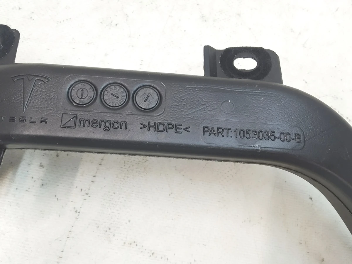 2 Воздуховод инструментальной панели (mergon) левый Tesla Model S REST, Model X 1053035-00-C