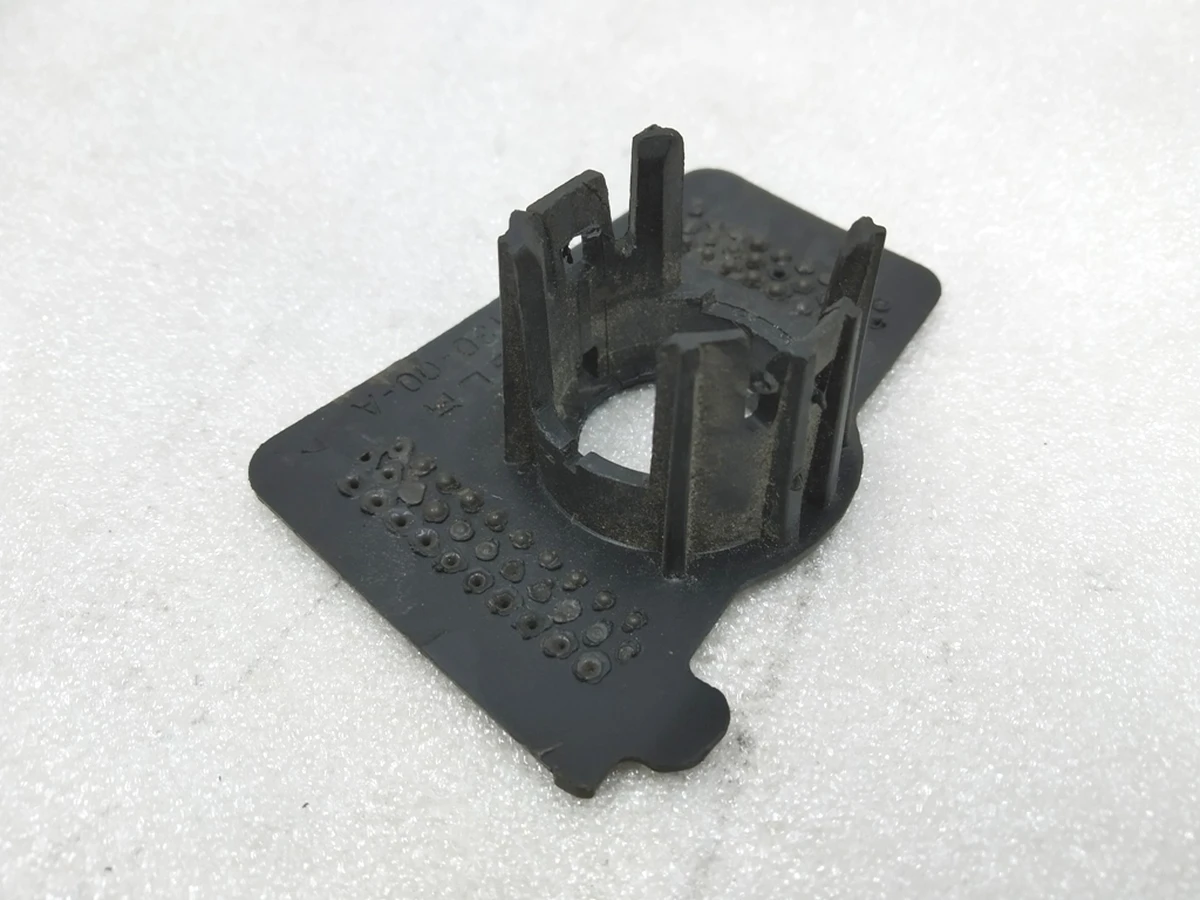 5 Кронштейн кріплення парктроніка S5 Tesla model S 1053130-00-A