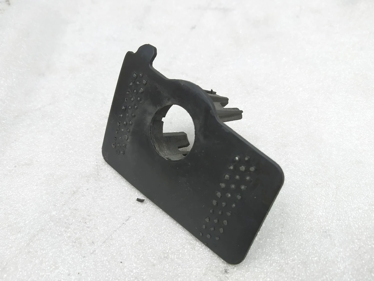 5 Кронштейн кріплення парктроніка S5 Tesla model S 1053130-00-A