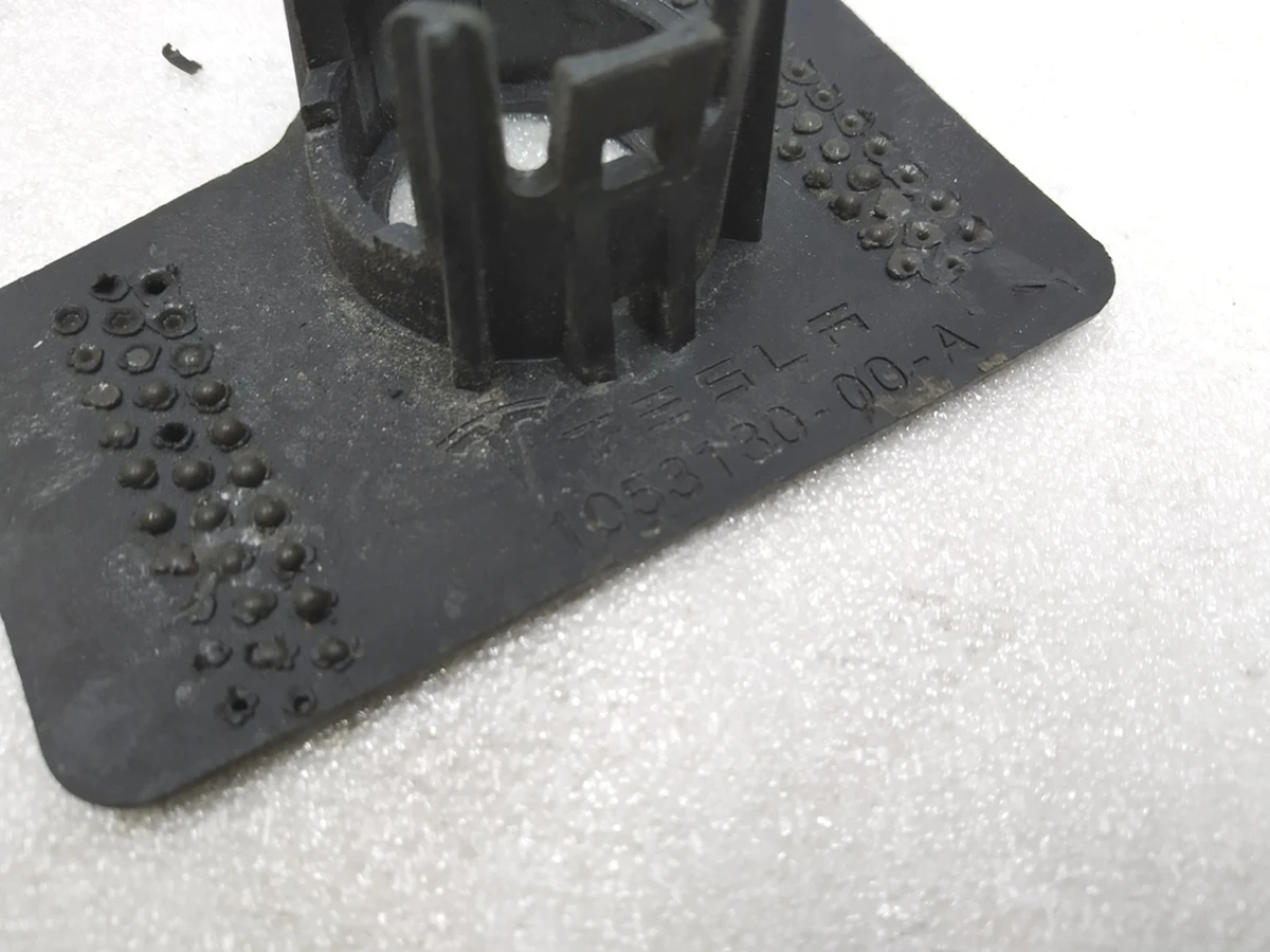 5 Кронштейн кріплення парктроніка S5 Tesla model S 1053130-00-A