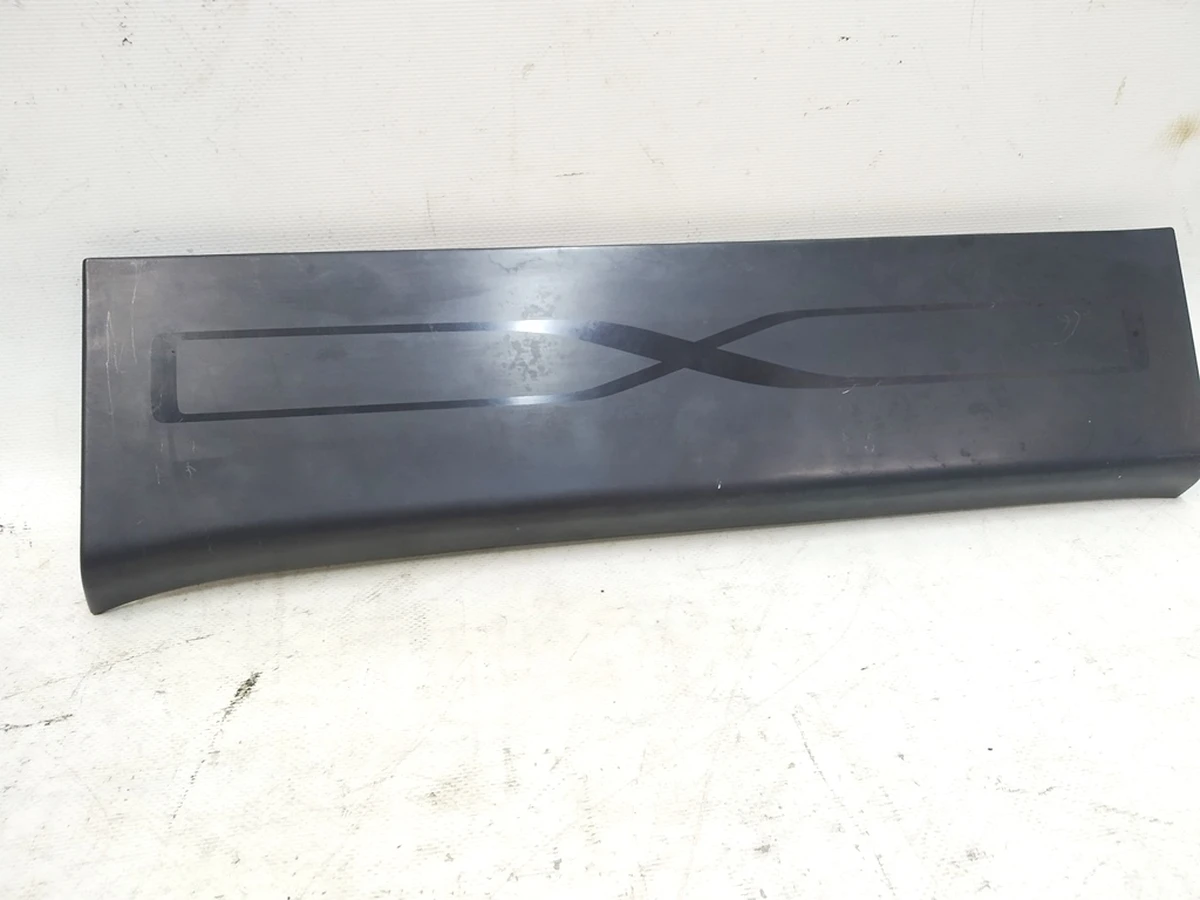 17 Накладка порога ліва задніх дверей (метал) з пошкодженням Tesla model X 1053189-00-F