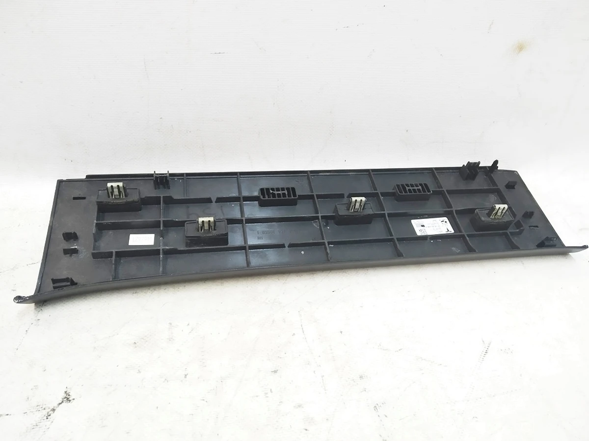 17 Накладка порога права задніх дверей (метал) з пошкодженням Tesla model X 1053195-00-F