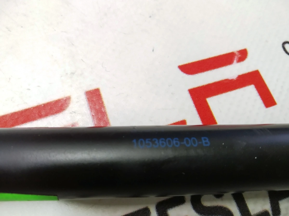 Амортизатор (упор газовый) капота правый Tesla model X 1053606-00-B