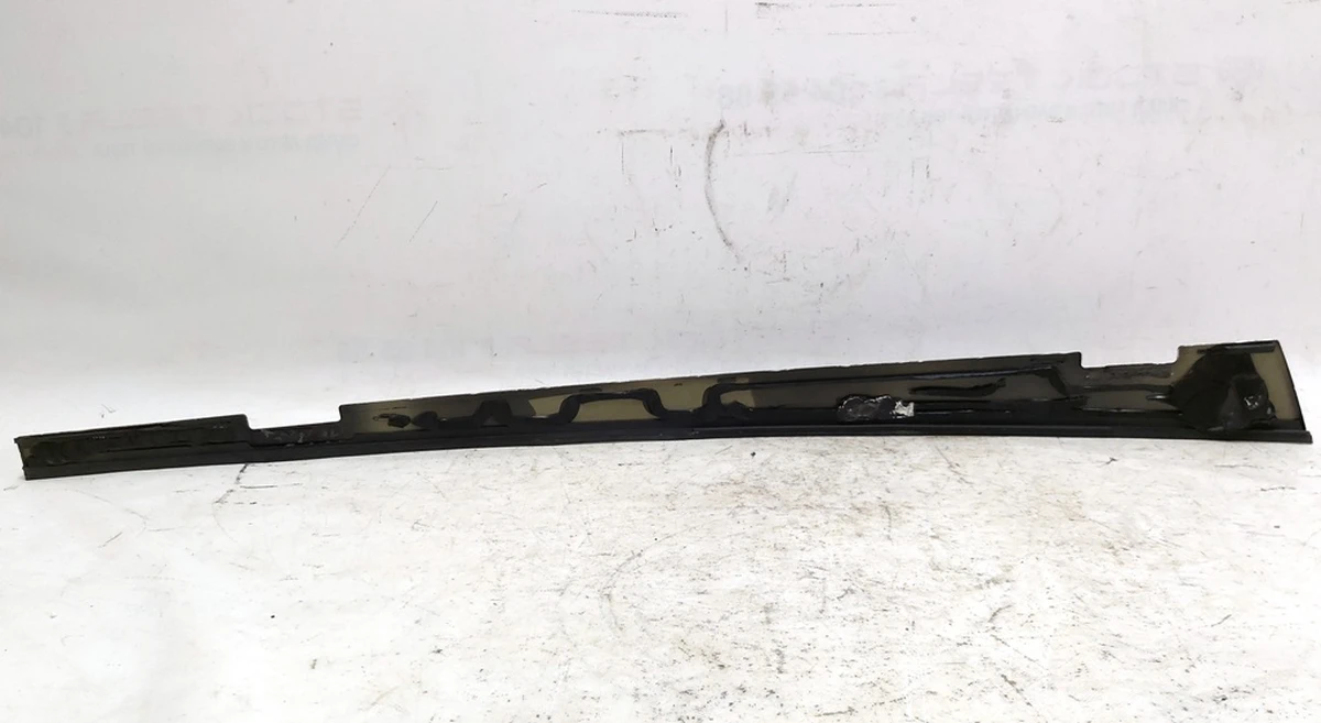 3 Панель зовнішня декоративна даху права Tesla model S 1053619-S0-B