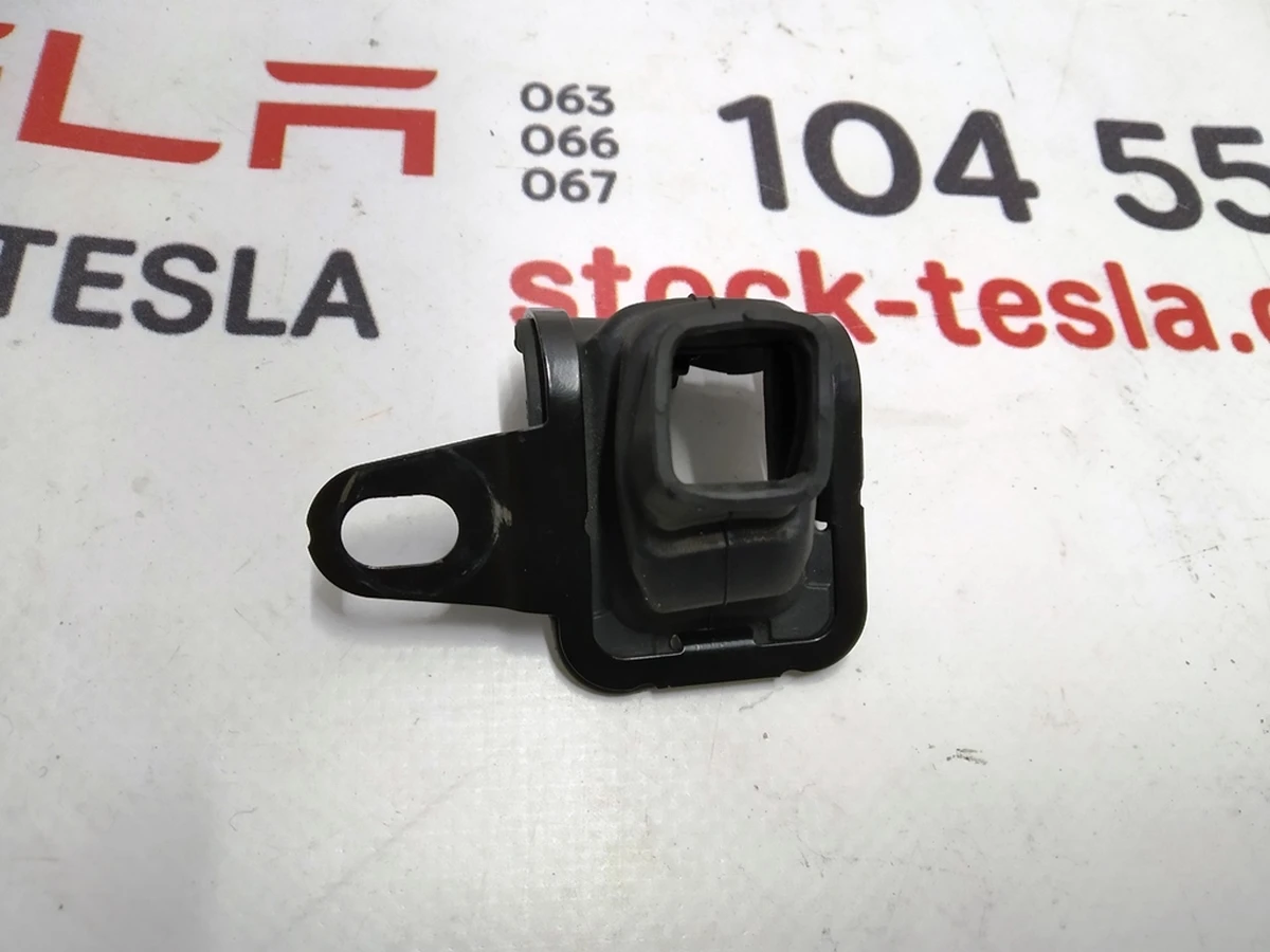 3 Пыльник тяги привода открытия передней левой двери Tesla model X 1053623-00-C