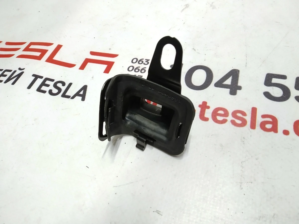 3 Пыльник тяги привода открытия передней левой двери Tesla model X 1053623-00-C