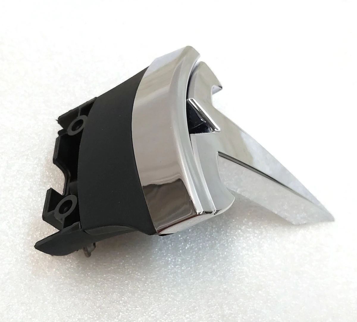 2 Знак "Т" переднего бампера Tesla Model S REST 1056386-00-F