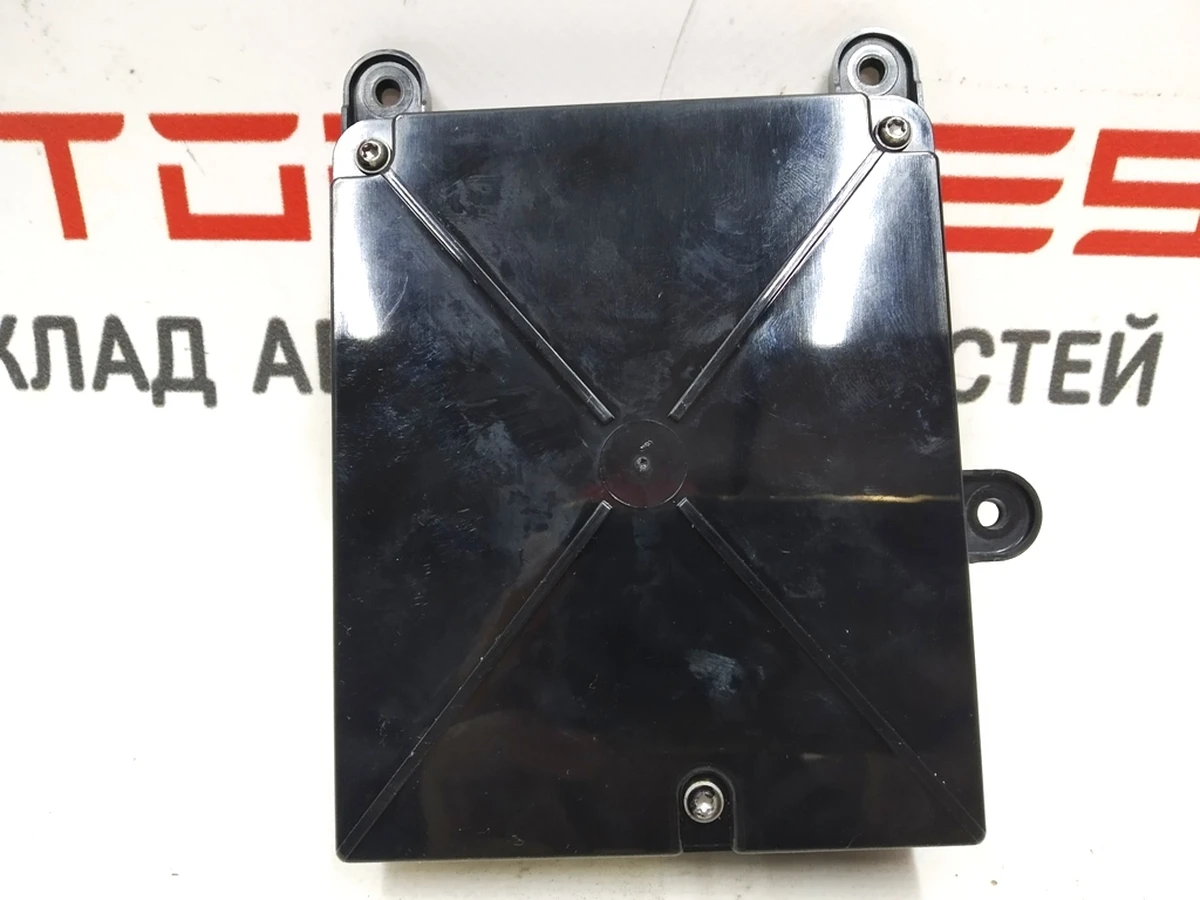 Блок управління 2-го ряду сидінь задній правий Tesla model X 1054069-00-G