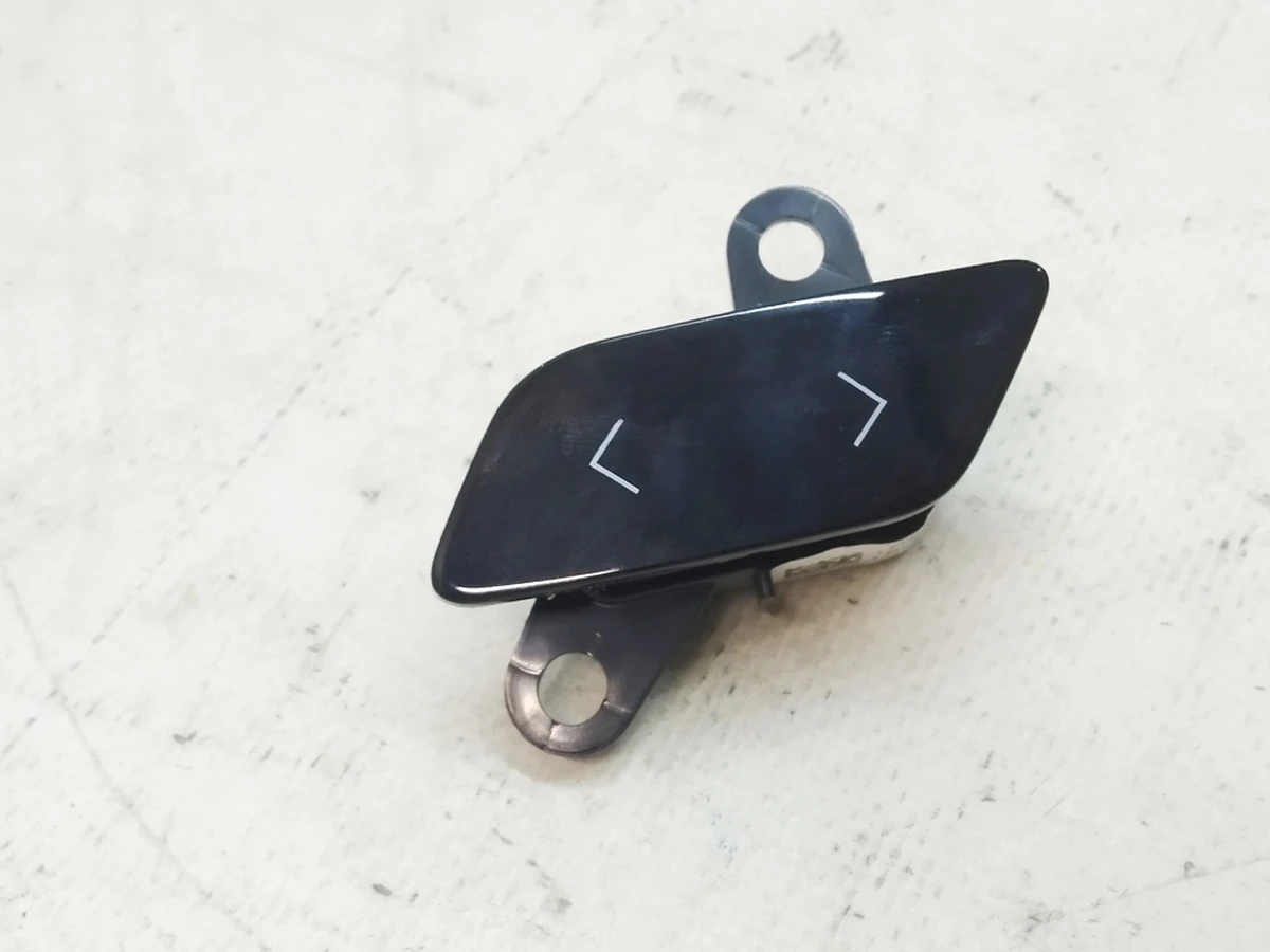 3 Кнопка легкого входу 2-го 3-го ряду ліва глянцева Tesla Model X 1054313-00-B