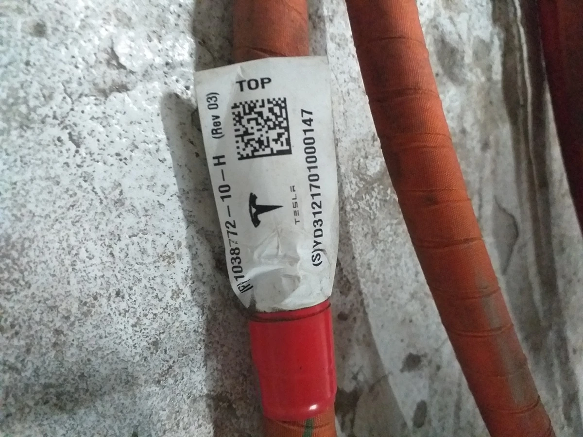 Спліттер з проводами високовольтними в зборі GEN3 Tesla model X 1054500-10-F