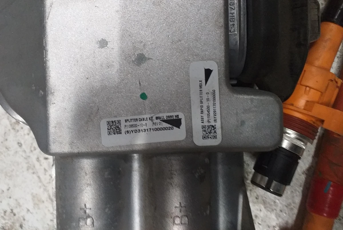 Спліттер з проводами високовольтними в зборі GEN3 Tesla model X 1054500-10-F